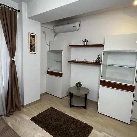 Apartament Centrally Located With Spacious Terrace