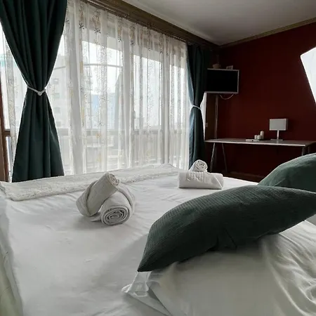 Centrally Located With Spacious Terrace Bucureşti